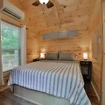 Lena Cabin Wooded Tiny Cabin - Hot Tub