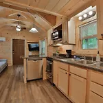 Lena Cabin Wooded Tiny Cabin - Hot Tub
