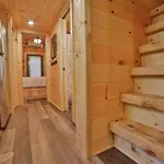 Jake Cabin Luxury Hot Tub Cabin Near Downtown