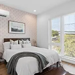 South Side Modern - Downtown Living - Amazing Location