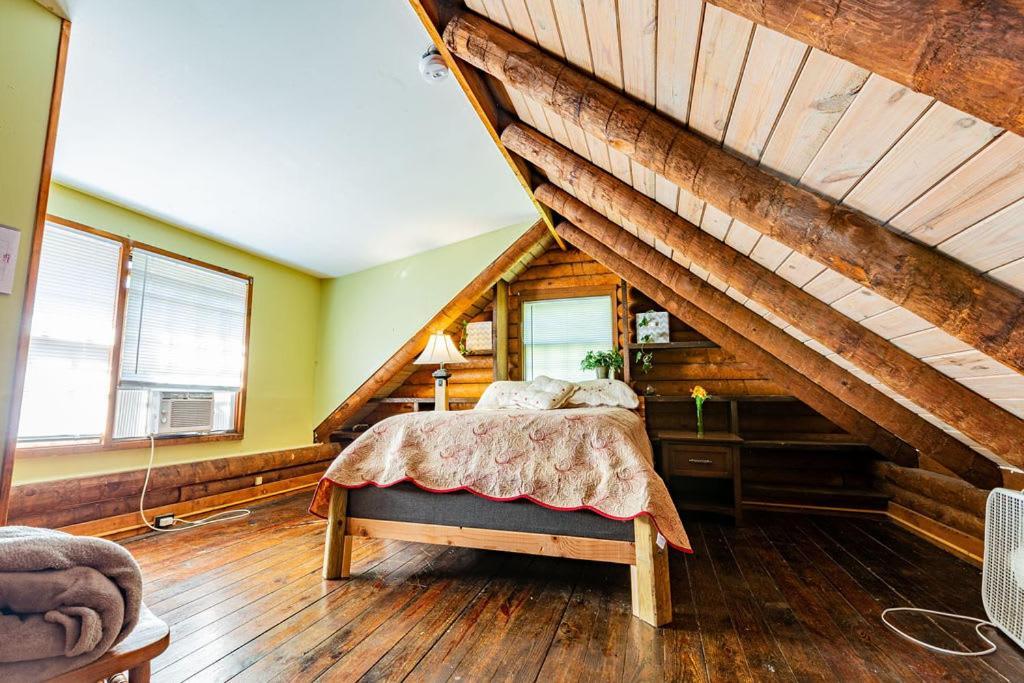 Authentic Log Cabin Mins From Chatts Best Sites Holiday home Chattanooga