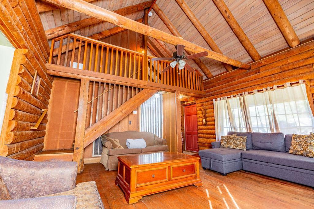 Holiday home Authentic Log Cabin Mins From Chatts Best Sites *