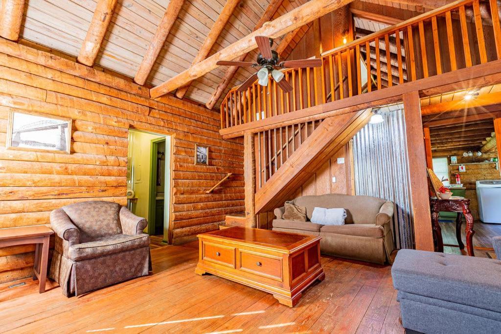 Holiday home Authentic Log Cabin Mins From Chatts Best Sites *
