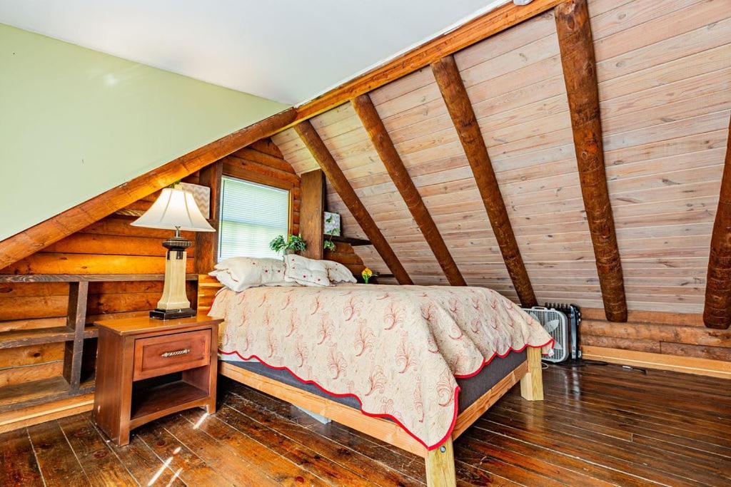 Holiday home Authentic Log Cabin Mins From Chatts Best Sites Chattanooga