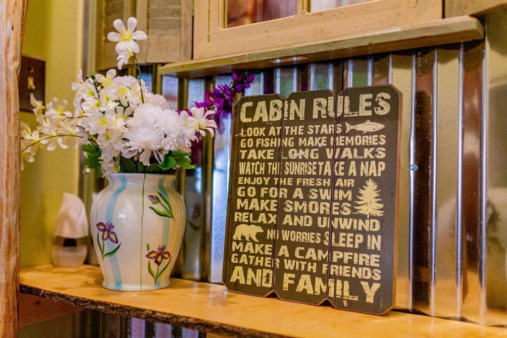 Holiday home Authentic Log Cabin Mins From Chatts Best Sites Chattanooga