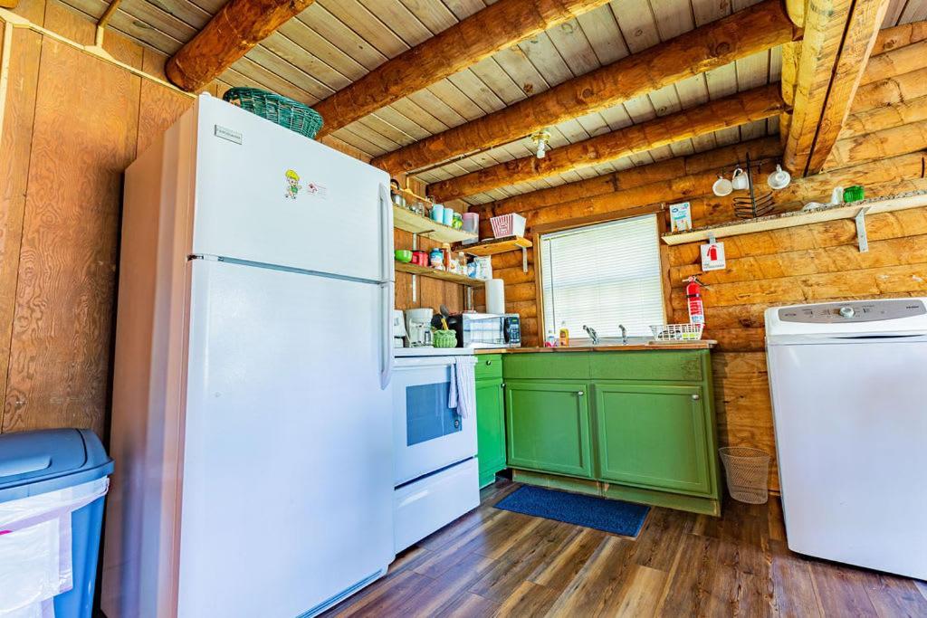 Holiday home Authentic Log Cabin Mins From Chatts Best Sites *