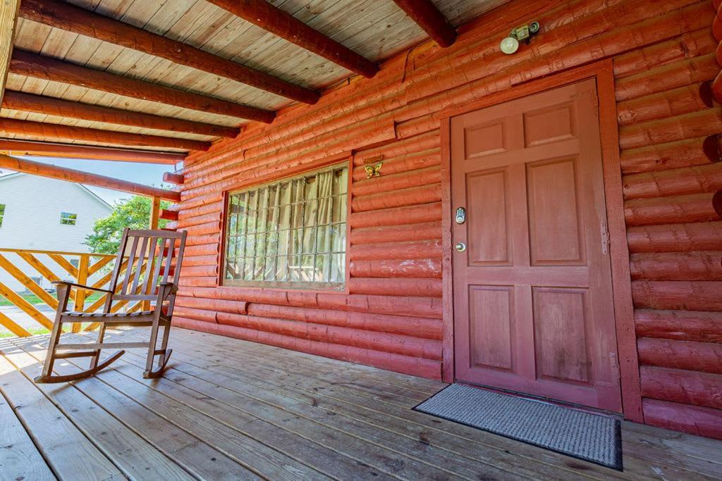 Authentic Log Cabin Mins From Chatts Best Sites Holiday home