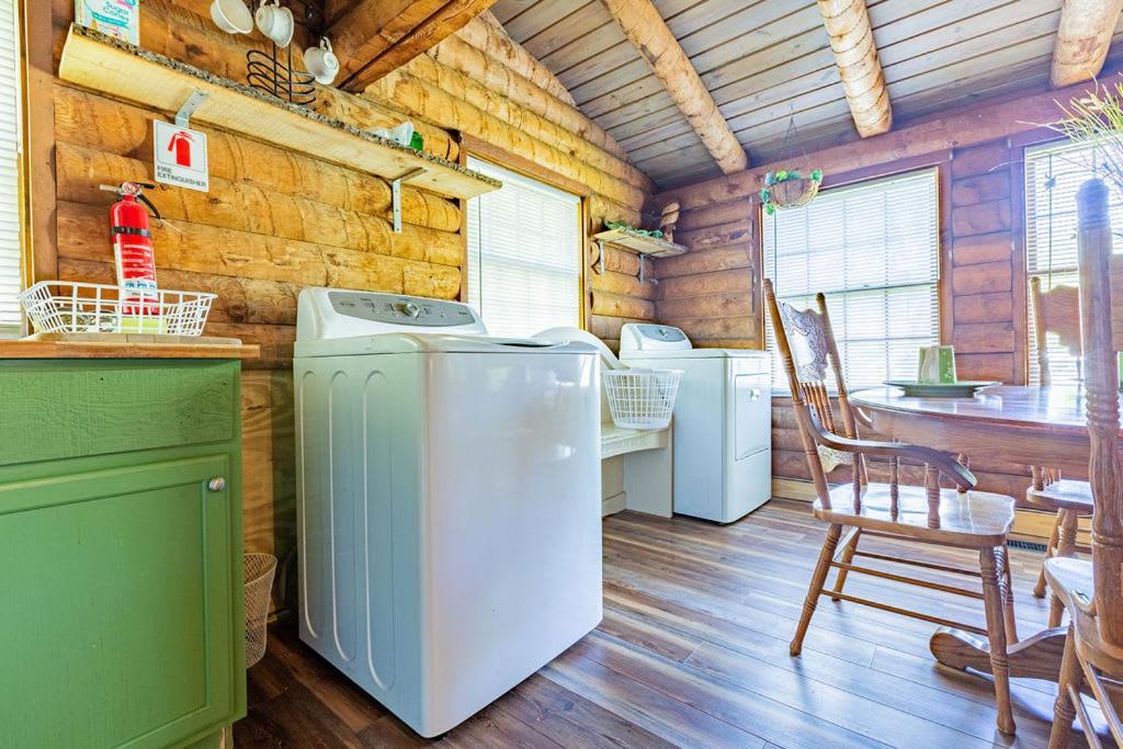 Holiday home Authentic Log Cabin Mins From Chatts Best Sites *