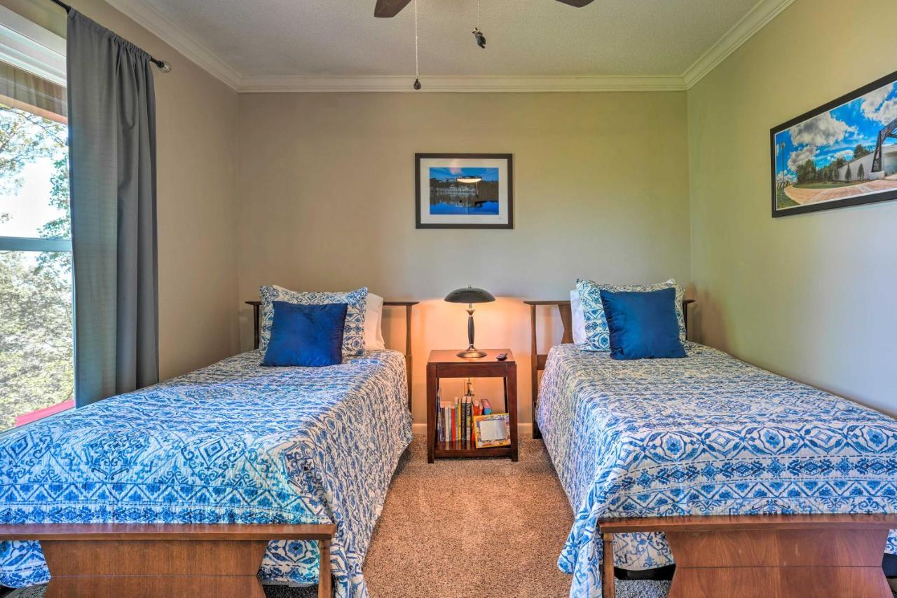 Holiday home Charming With Downtown Views!