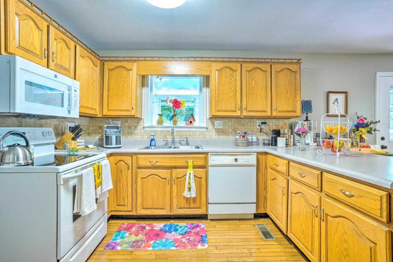 Holiday home Secluded Getaway With Deck And Yard!