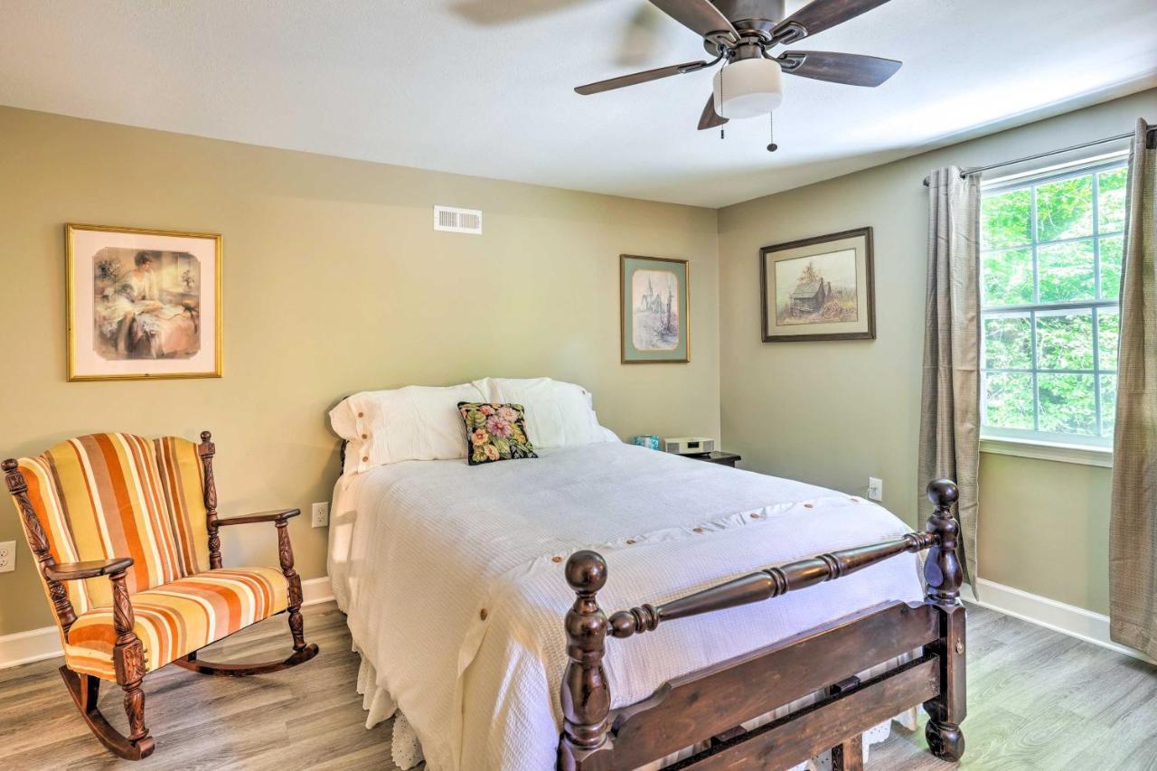 Secluded Getaway With Deck And Yard! Holiday home Chattanooga