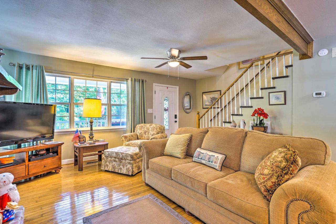 Secluded Getaway With Deck And Yard! Holiday home Chattanooga