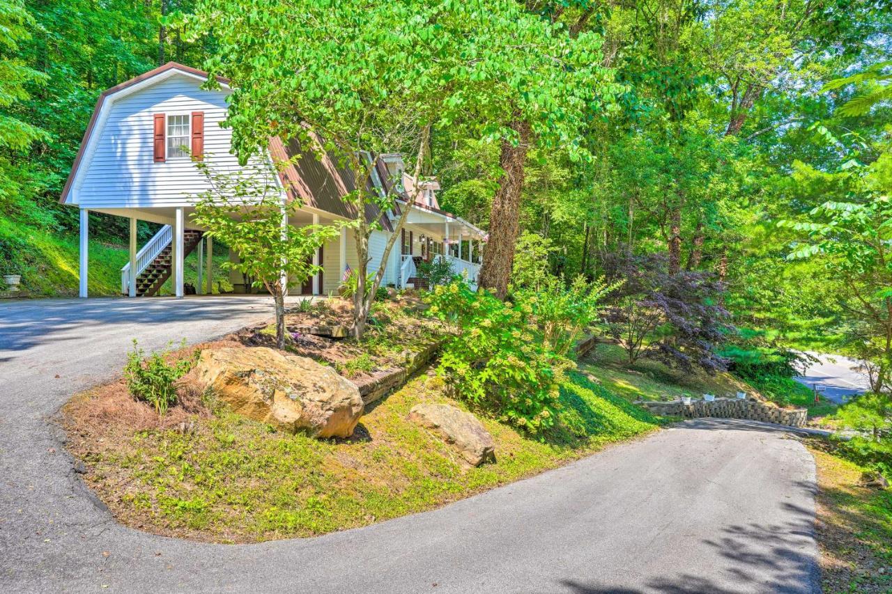 Holiday home Secluded Getaway With Deck And Yard!