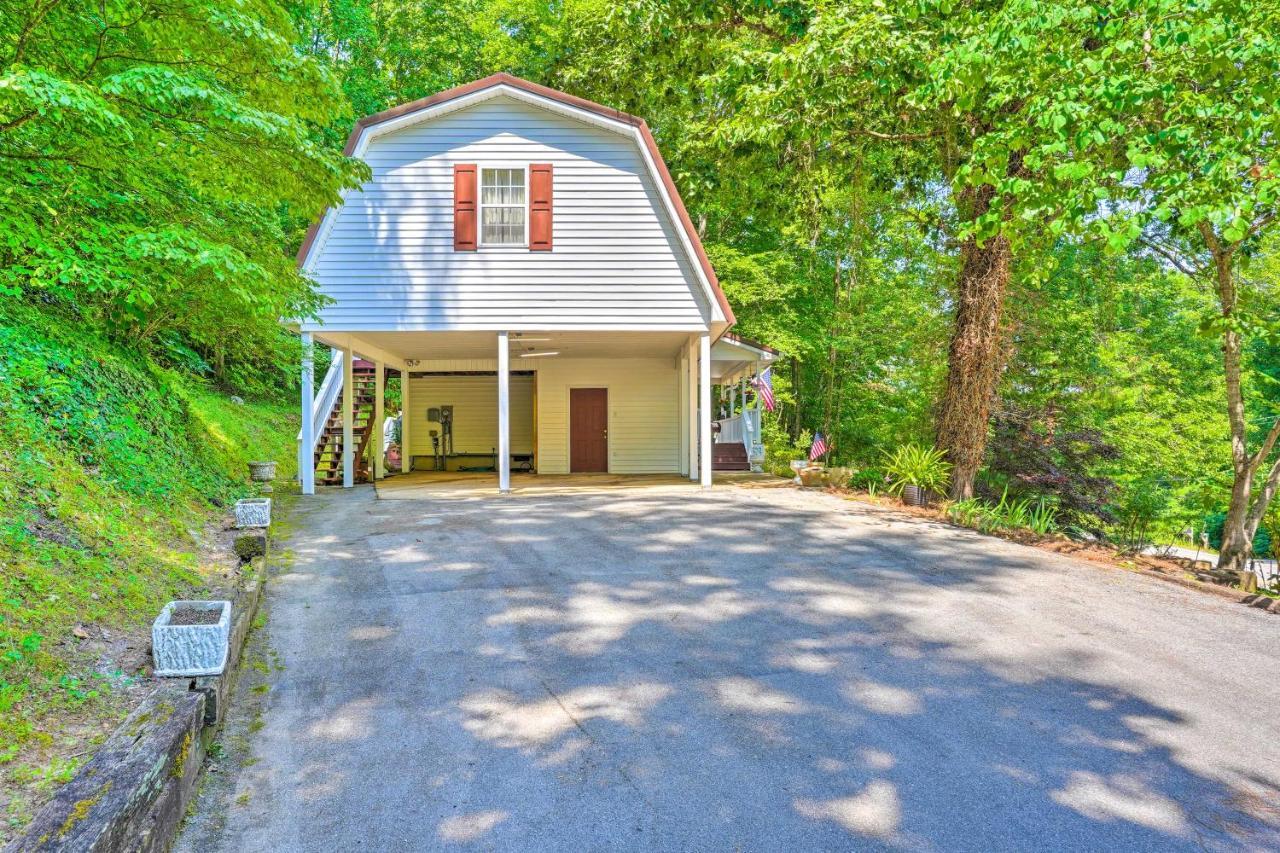 Holiday home Secluded Getaway With Deck And Yard! *