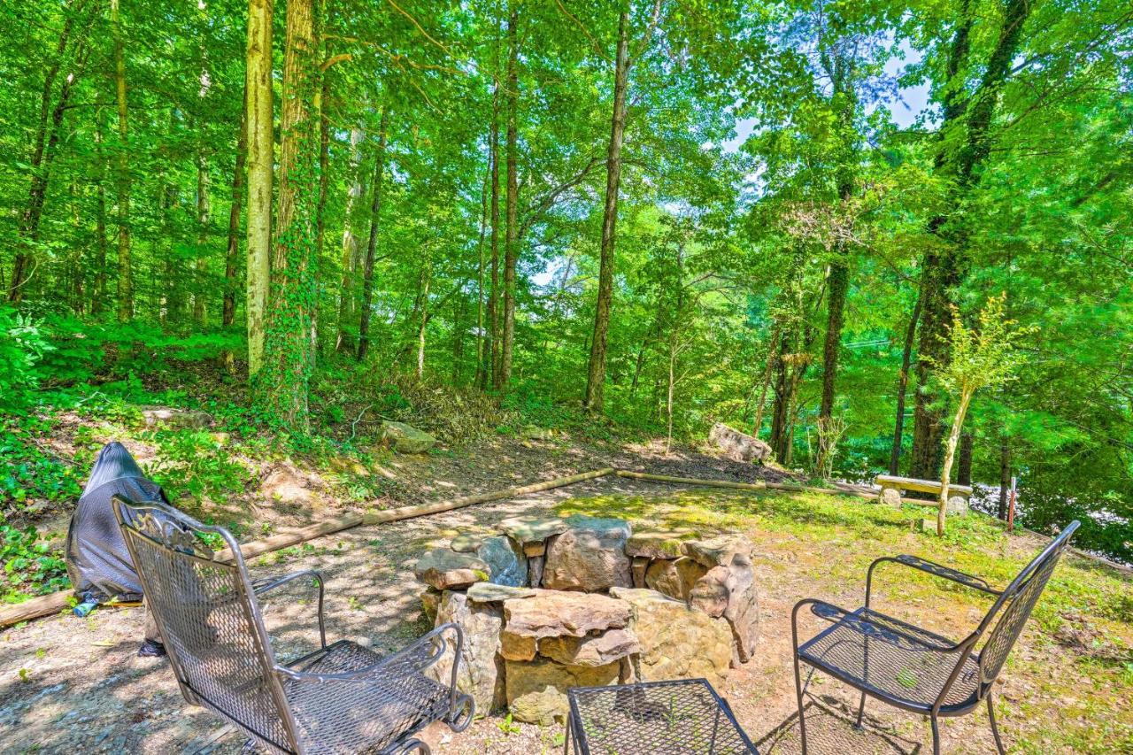 Secluded Getaway With Deck And Yard! Chattanooga