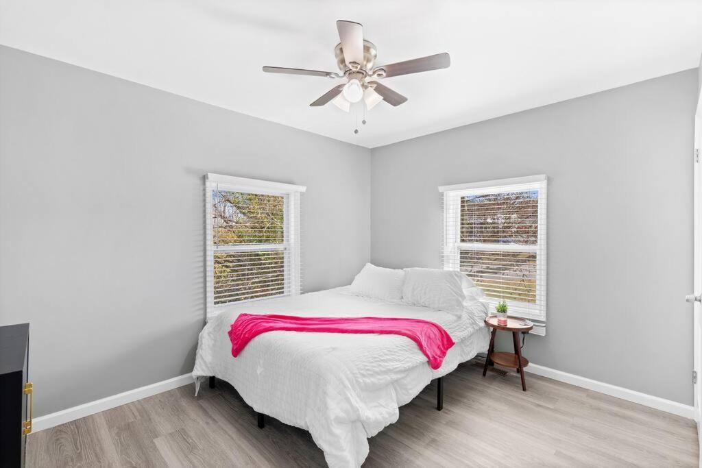 Pet Friendly & Great Outdoor Space Close To Downtown *