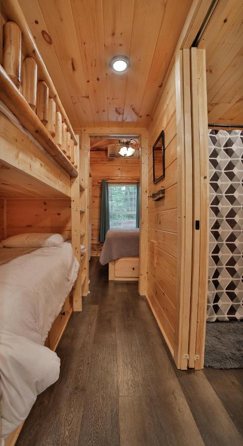 Holiday home Eliza Cabin Nature Nested Tiny Cabin W Hot Tub Chattanooga