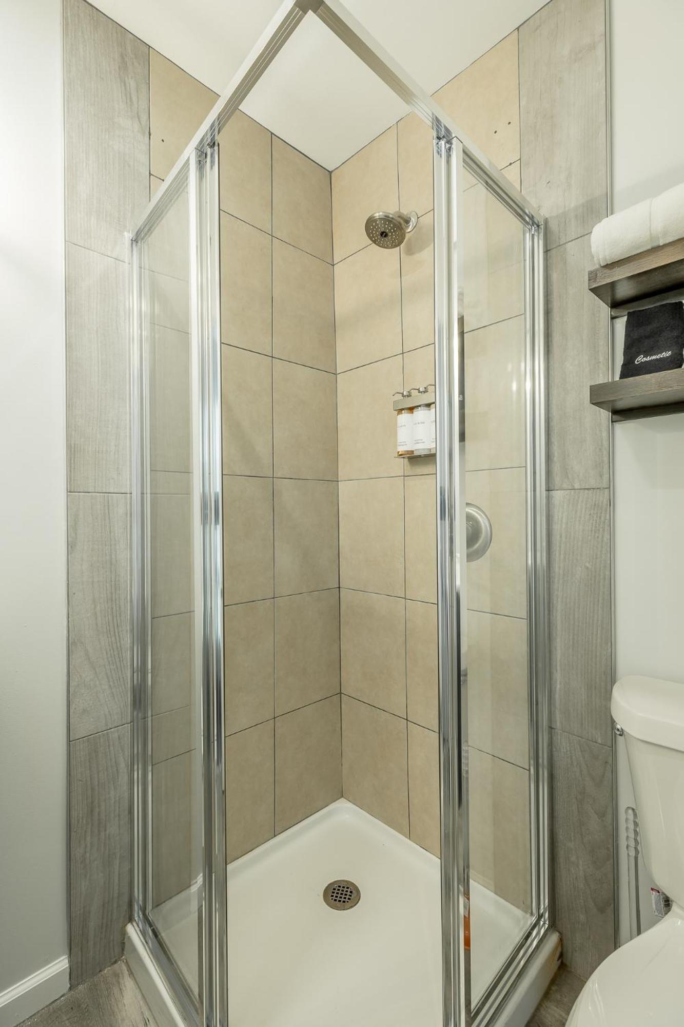 12 The Gray - A Pmi Scenic Vacation Hotel