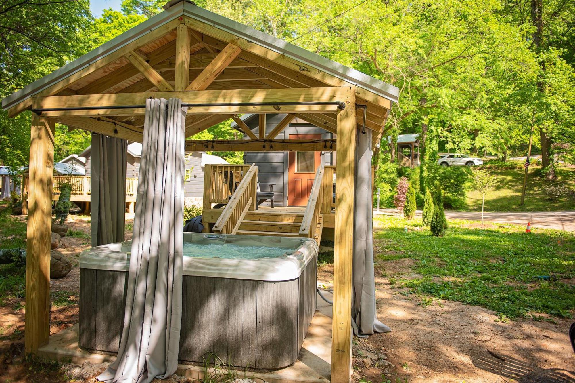 Meg Tiny Rustic Comfort On Lookout Mtn Holiday home *