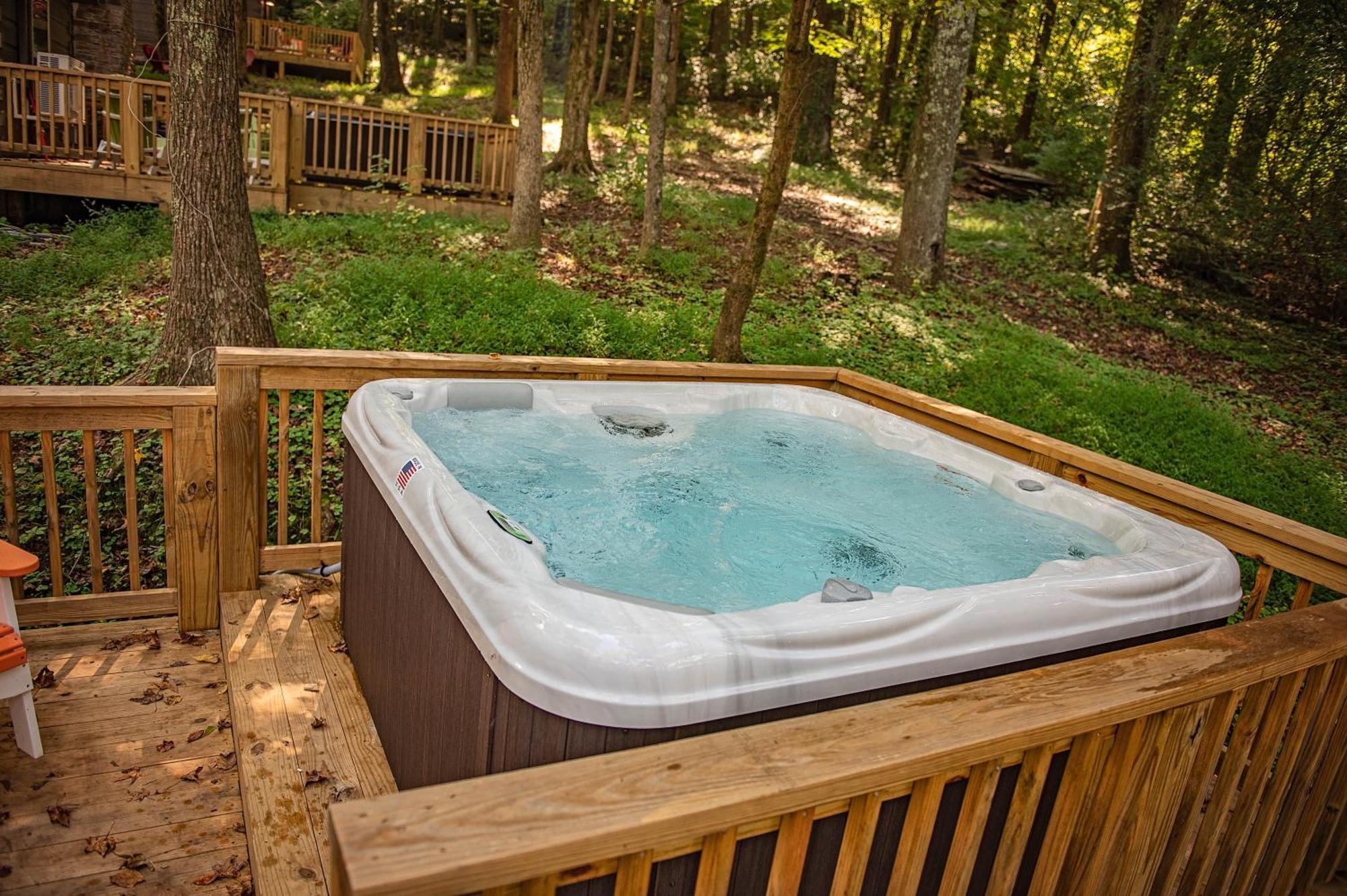 Lena Wooded Tiny - Hot Tub