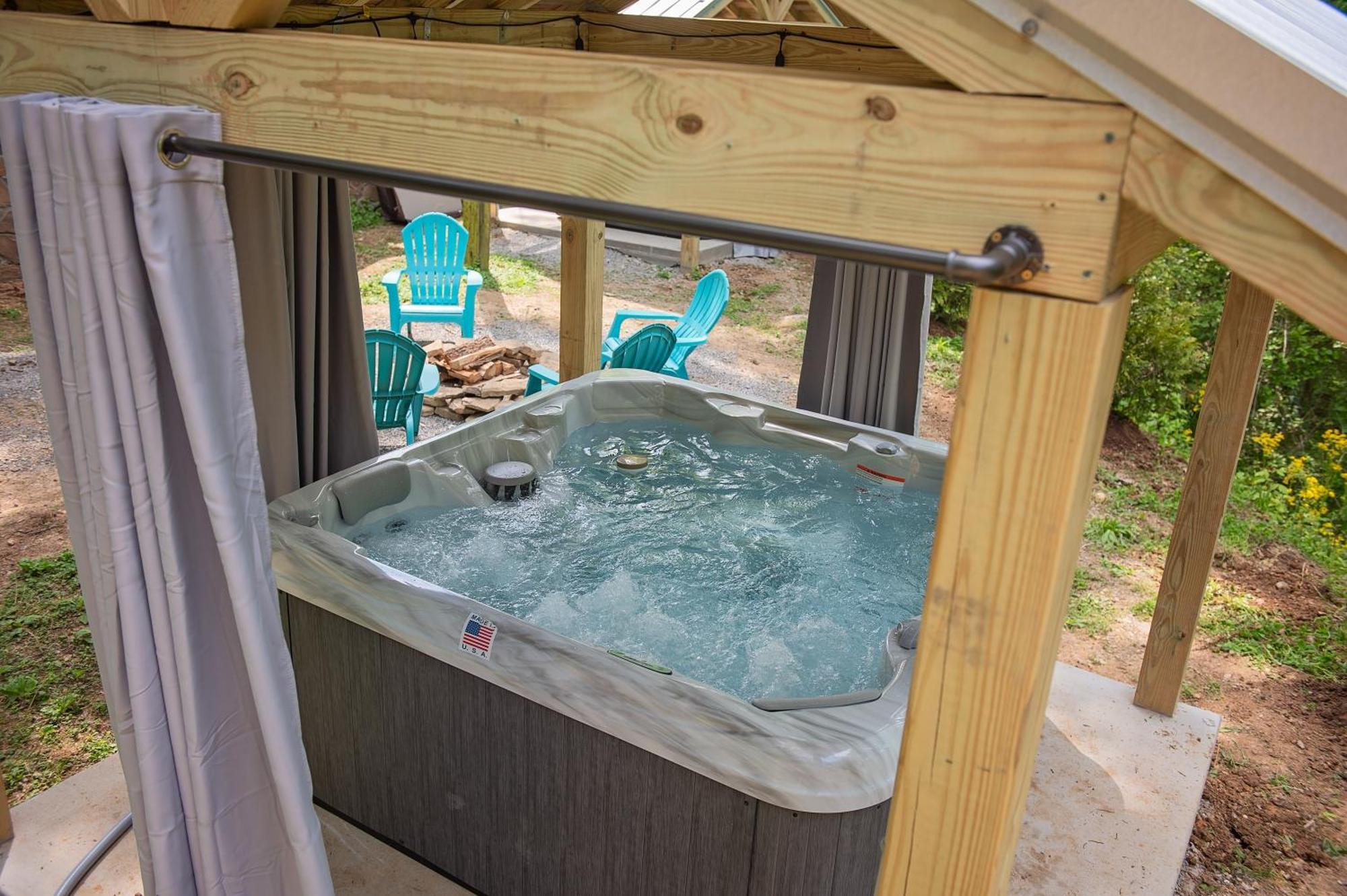 Jake Luxury Hot Tub Near Downtown Holiday home Chattanooga