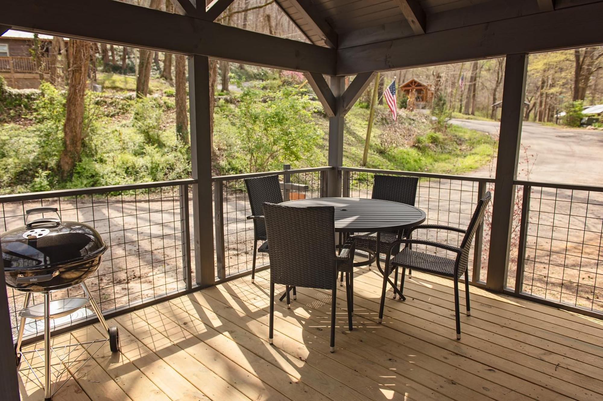Jake Luxury Hot Tub Near Downtown Chattanooga