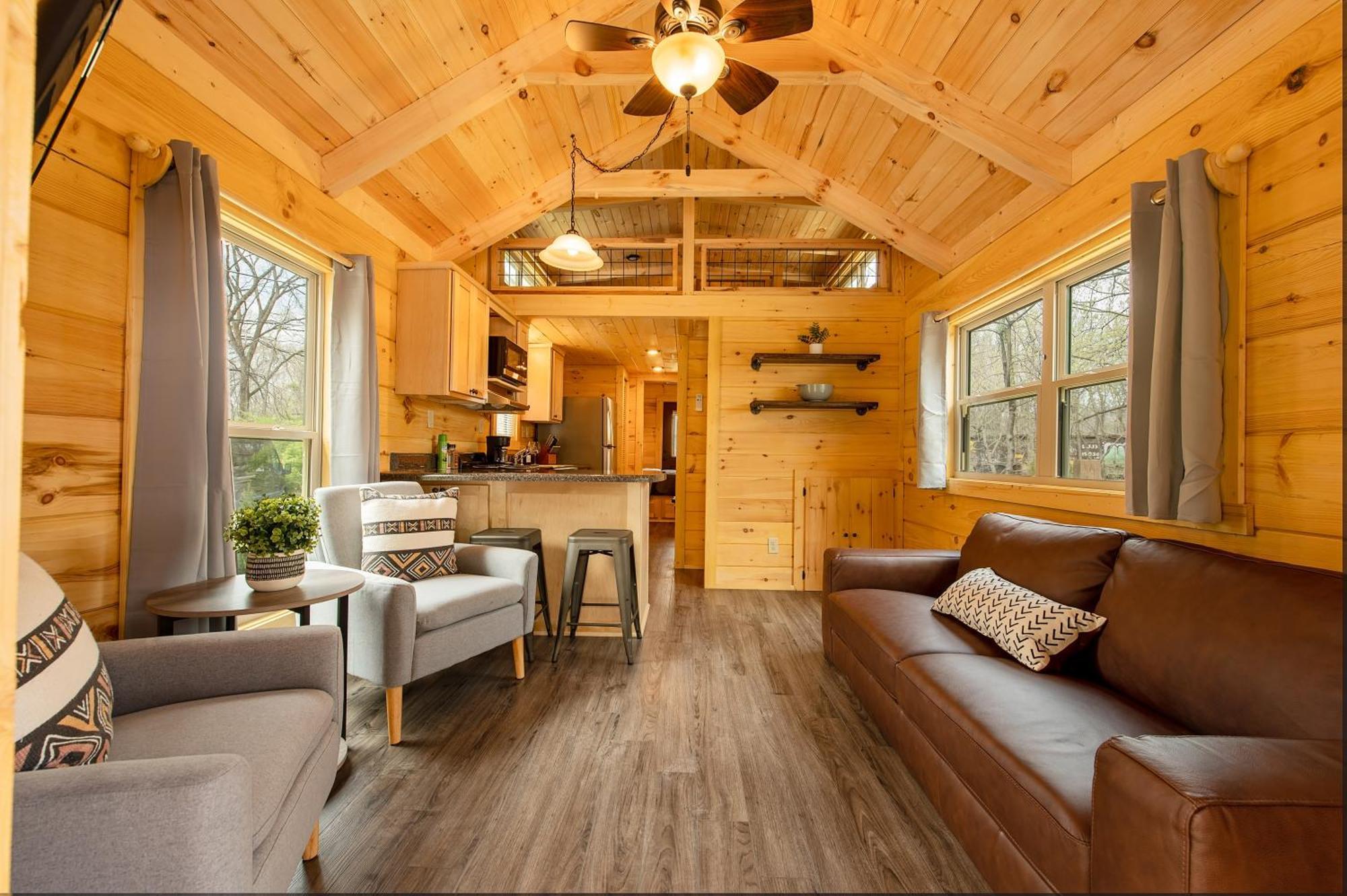 Jake Luxury Hot Tub Near Downtown