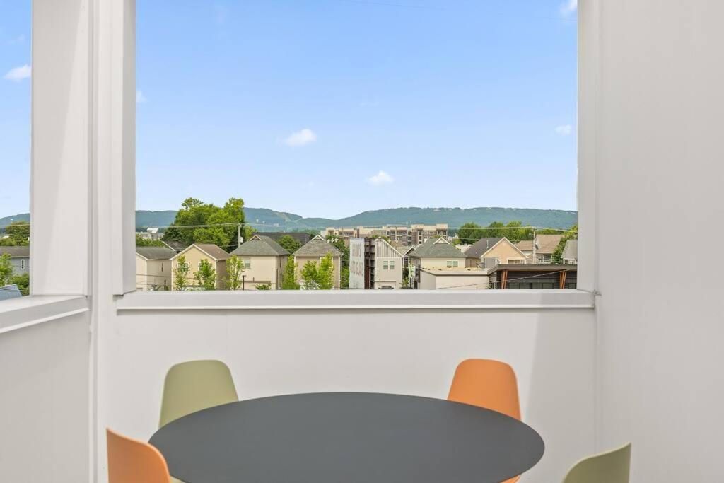 South Side Modern - Downtown Living - Amazing Location