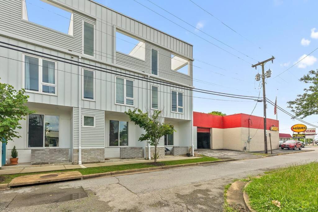 South Side Modern - Downtown Living - Amazing Location *