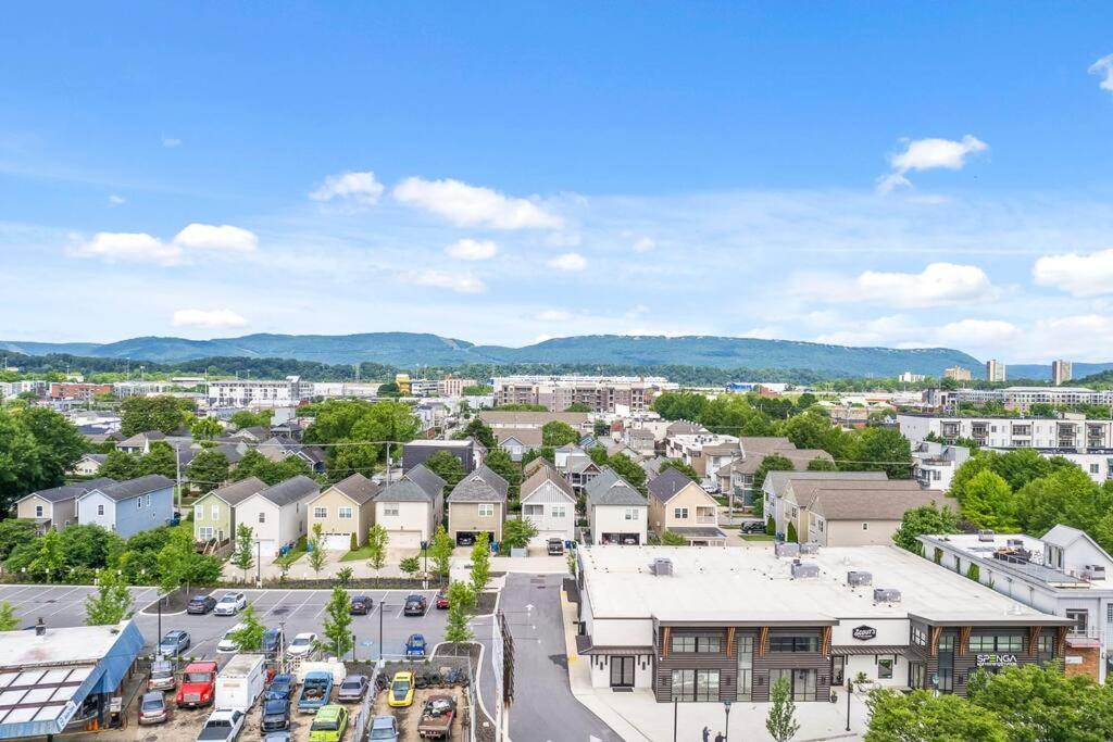 South Side Modern - Downtown Living - Amazing Location Holiday home