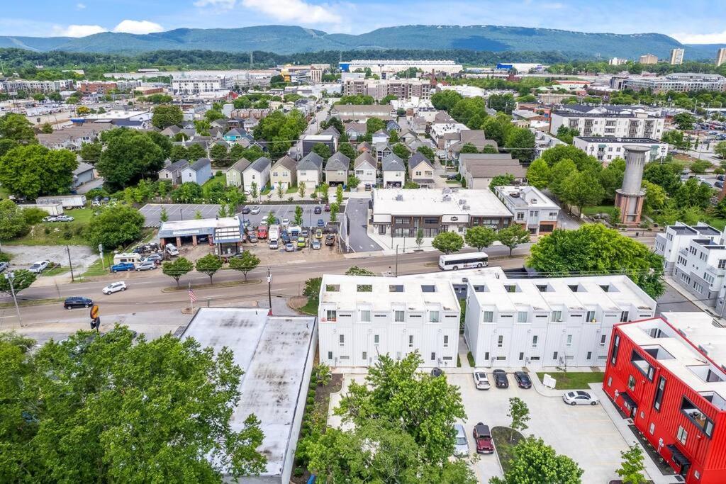 South Side Modern - Downtown Living - Amazing Location Holiday home *