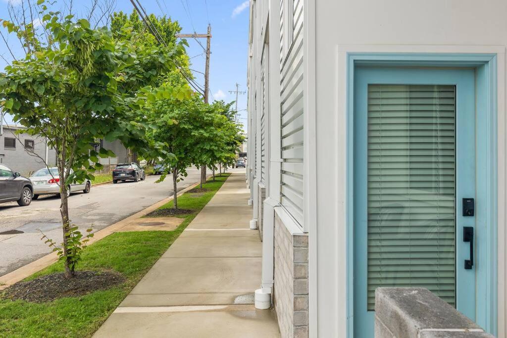 Holiday home South Side Modern - Downtown Living - Amazing Location *