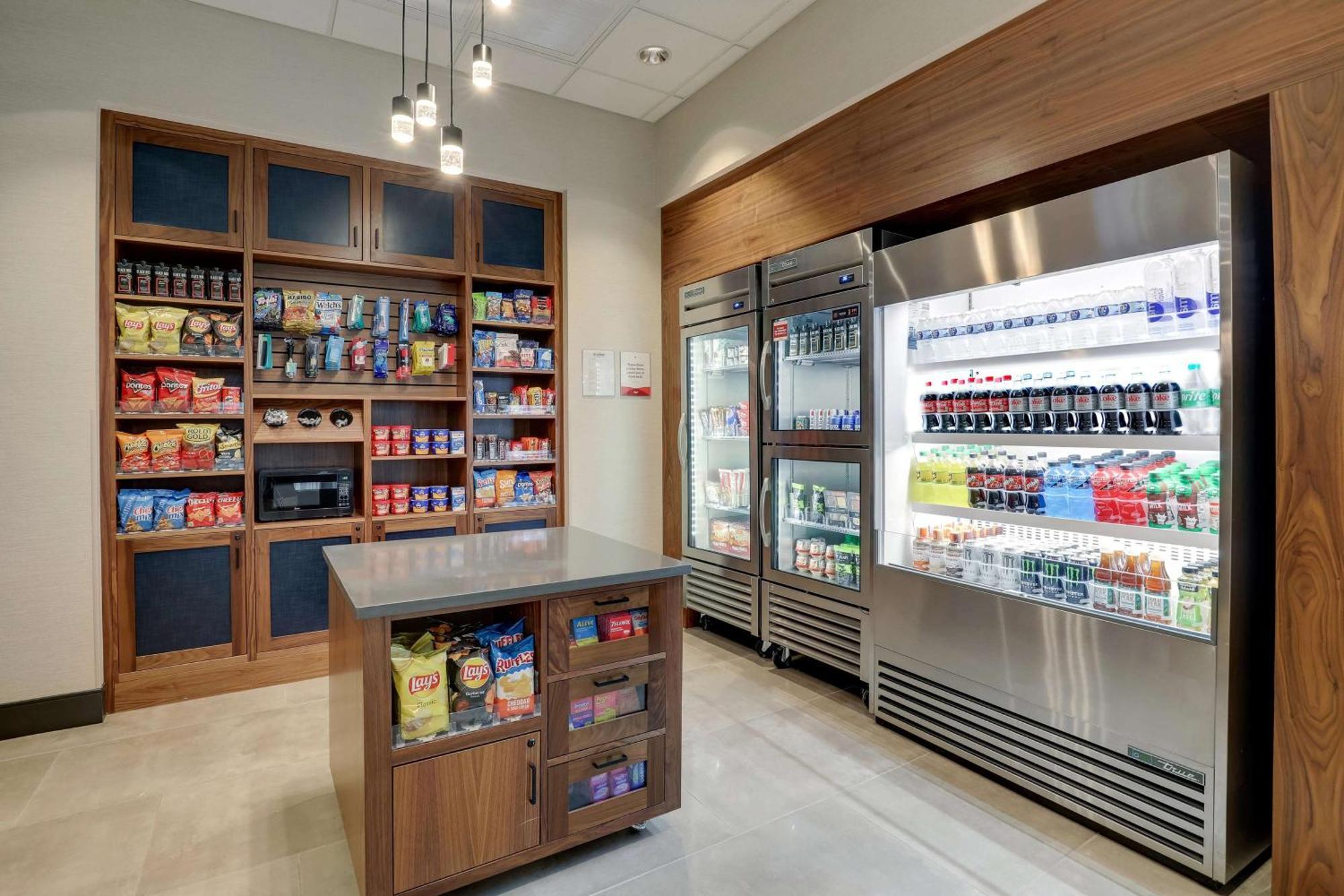 Drury Plaza Hamilton Place Hotel 3*