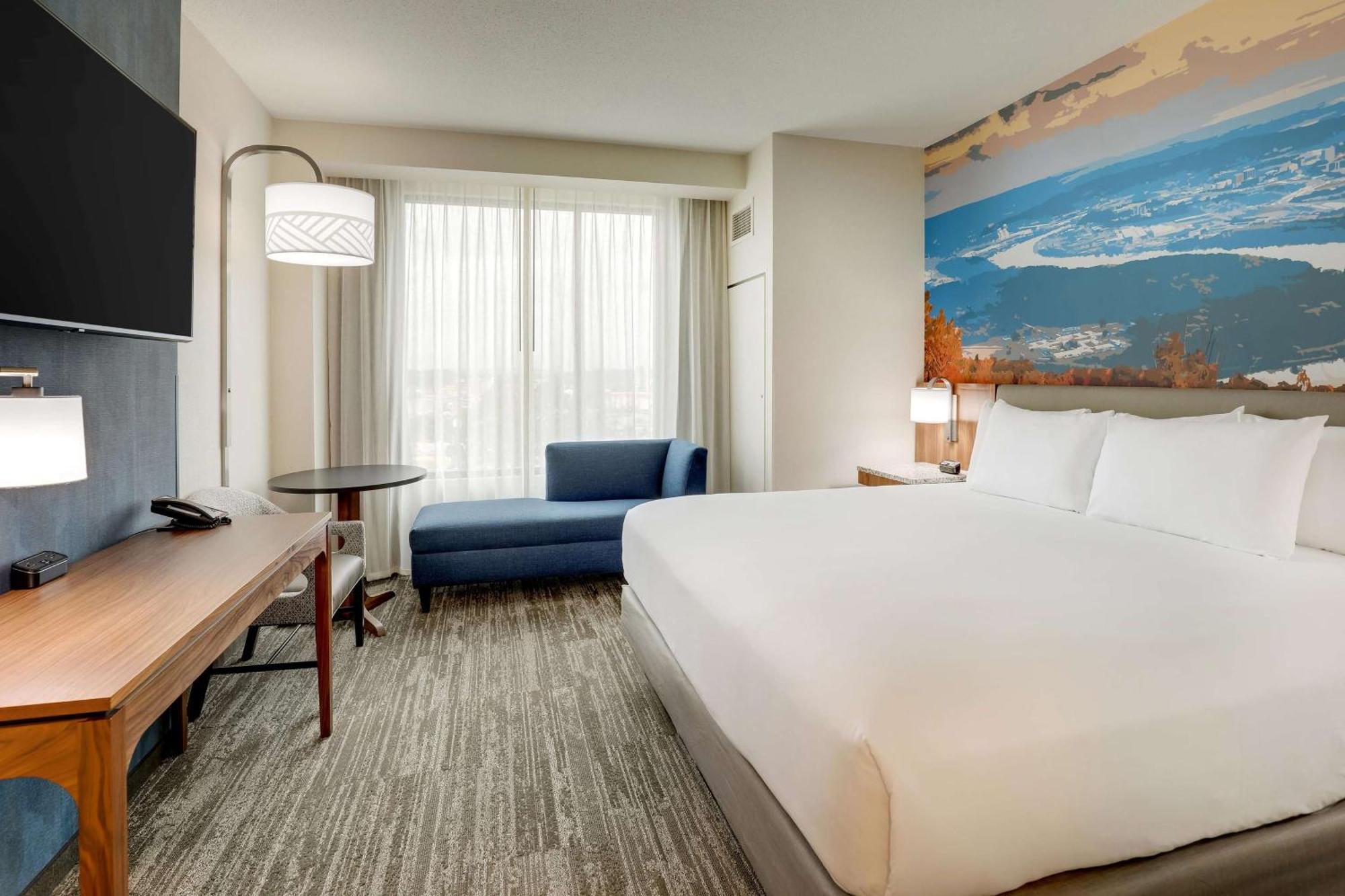 Drury Plaza Hamilton Place Hotel 3*