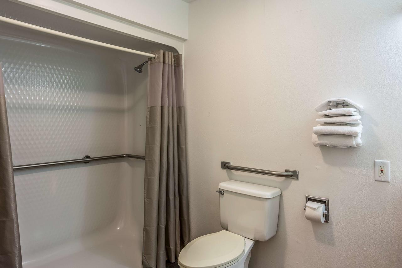 6 East Hotel 2*