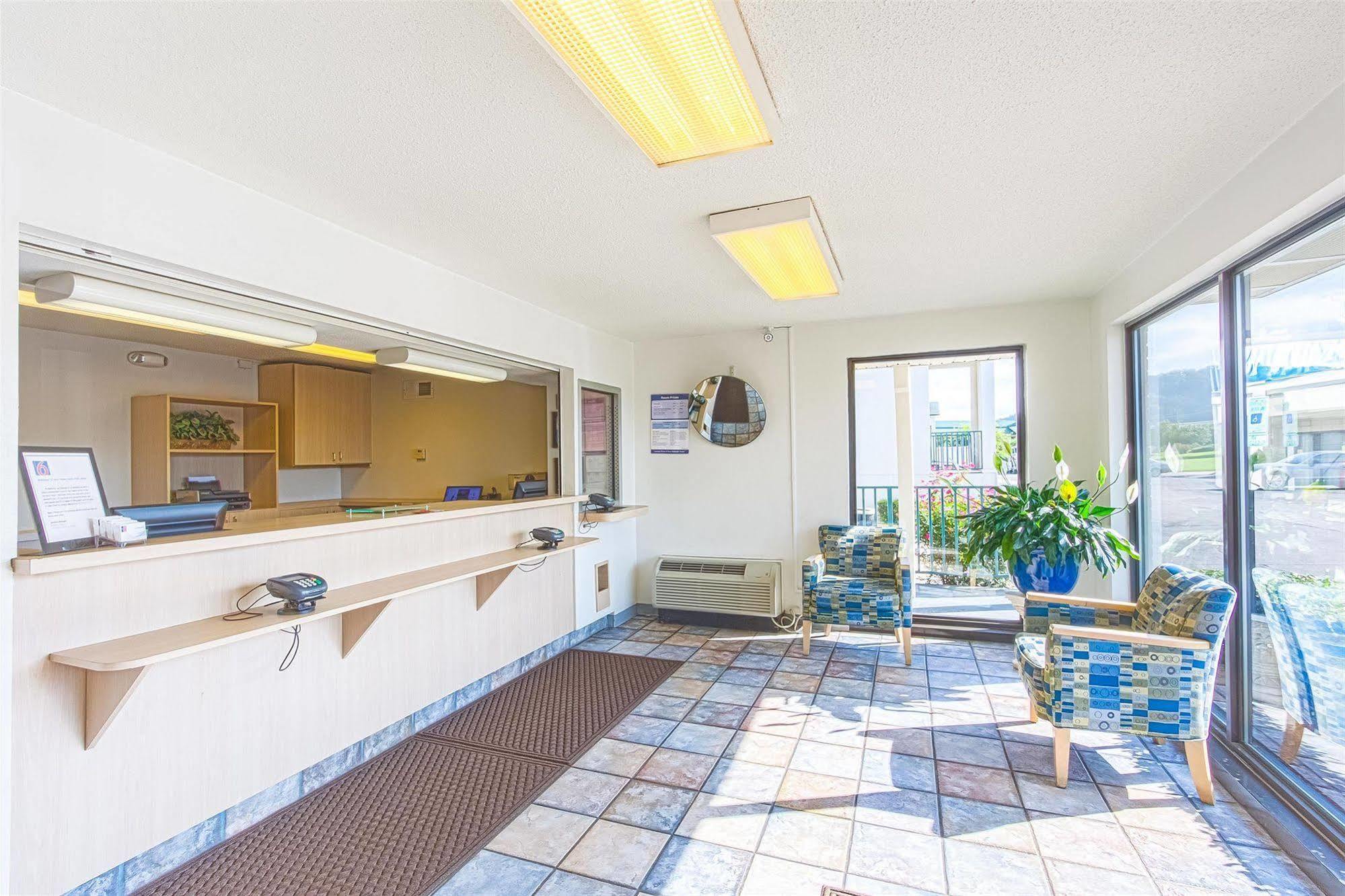 6 East 2* Chattanooga