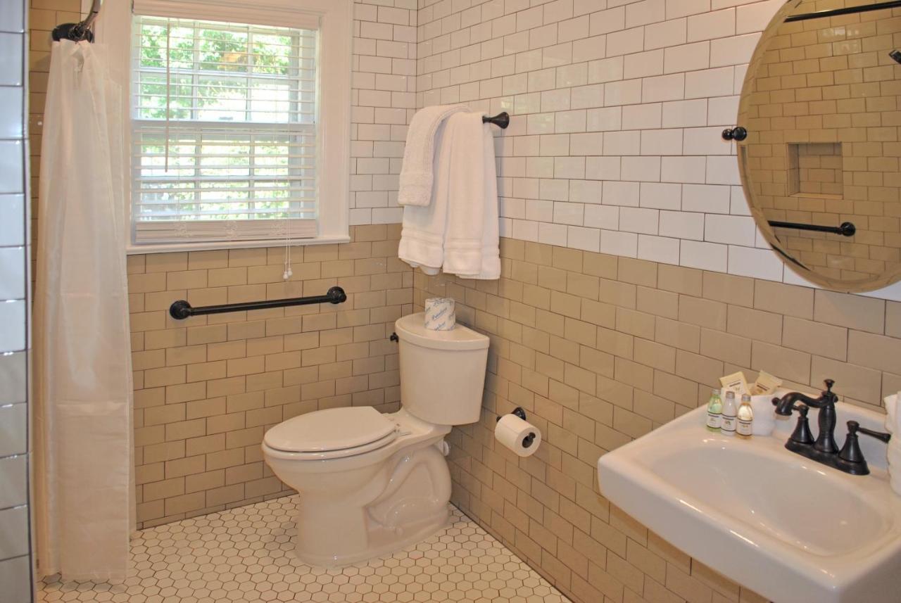 Riverview Inn 3*