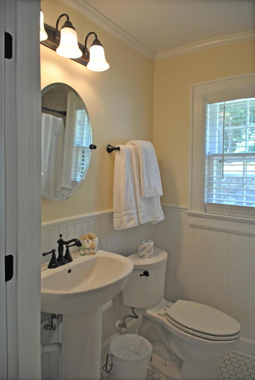 Riverview Inn 3*