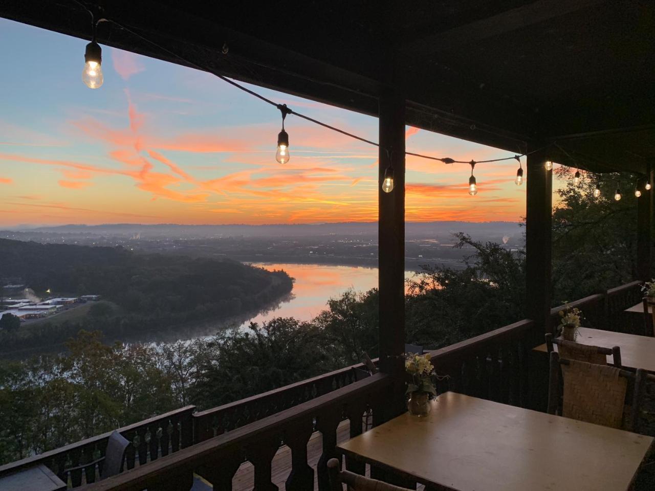 Riverview Inn 3*