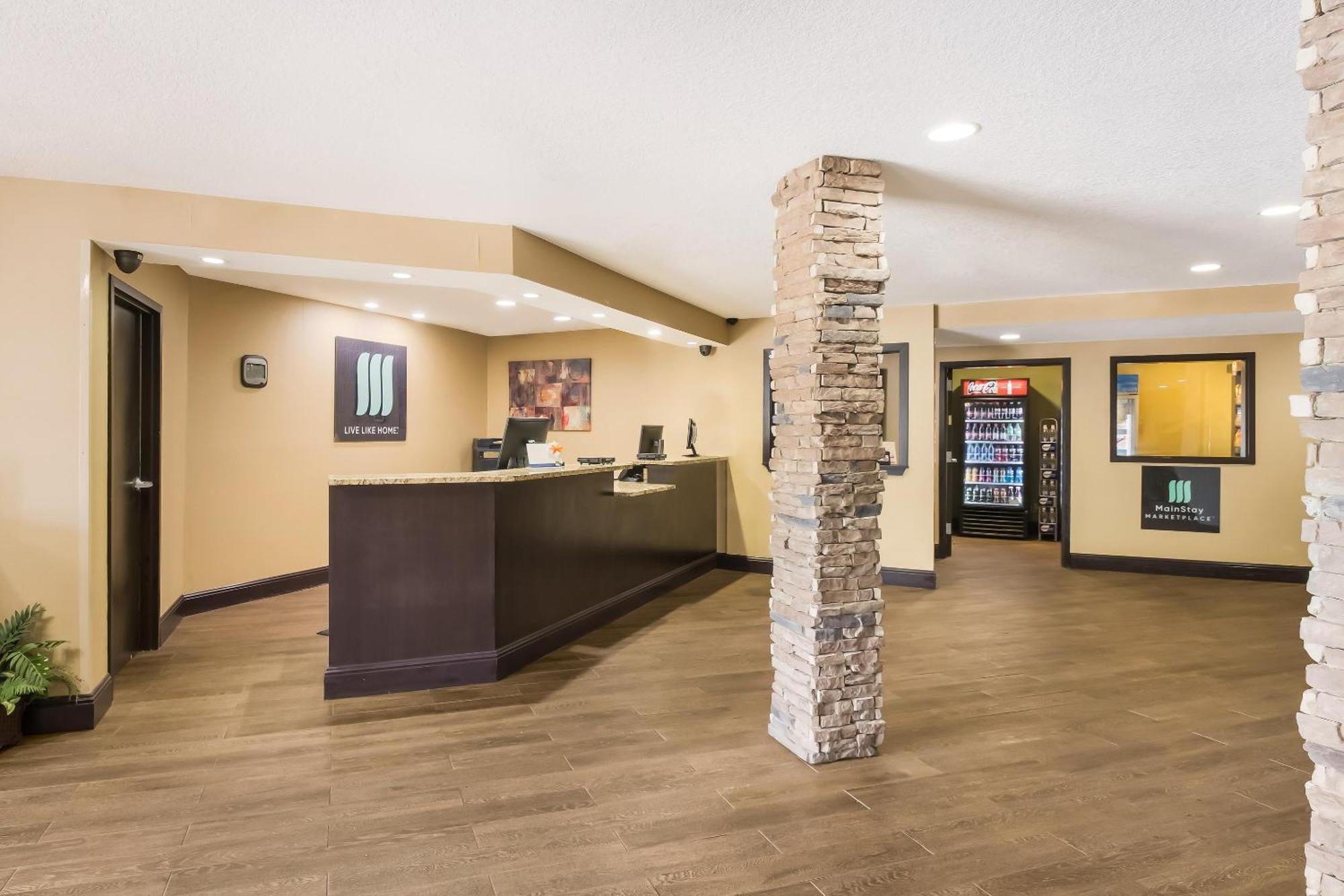 Mainstay Hamilton Place 3*