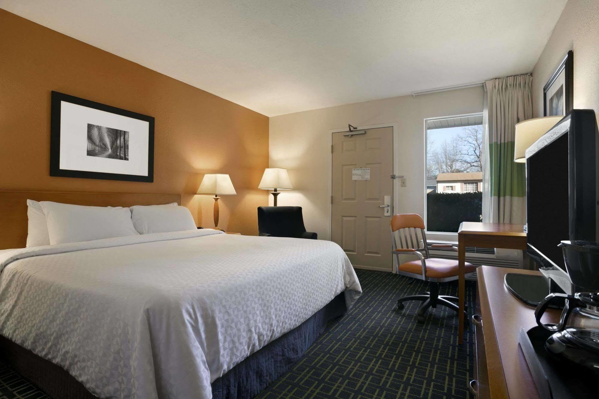 Days By Wyndham Chattanooga/hamilton Place Motel 2*